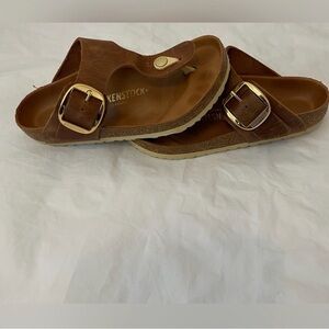 Birkenstock Gizeh Big Buckle thong sandal in cognac oiled leather. Size 37 6-6.5
